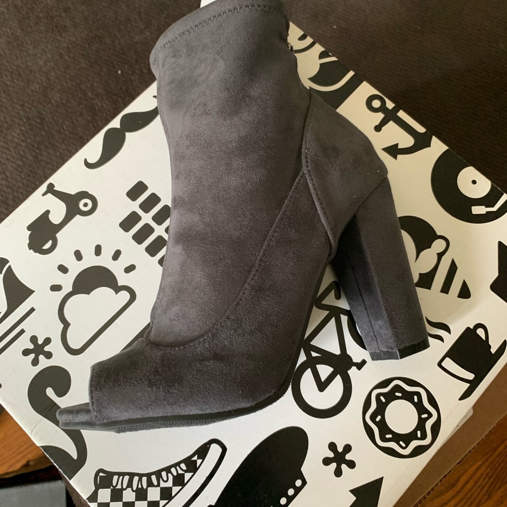 Beautiful PeepToe bootie Grey only worn once nice shoes